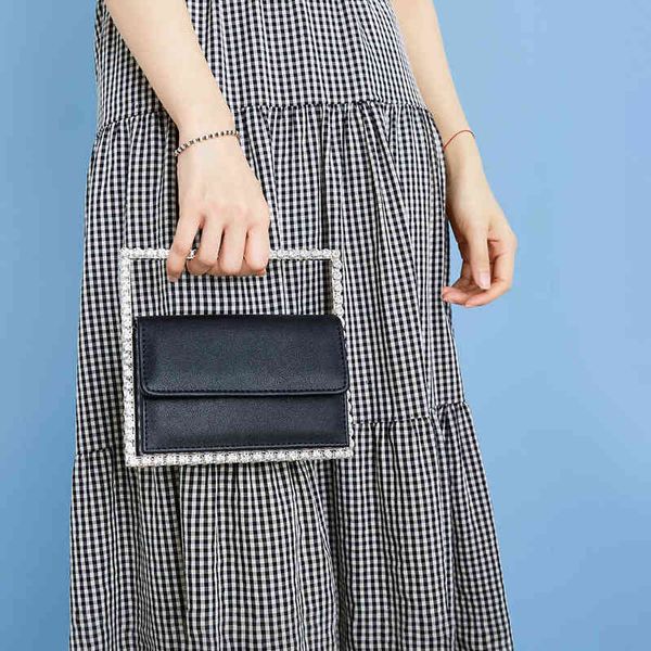 evening bag diamond small square bag women 2022 chic color rhinestone metal handle dinner clutch purse and handbag ladie bolsos 220622
evening bag diamond small square bag women 2022 chic color rhinestone metal handle dinner clutch purse and handbag ladie bolsos 220622