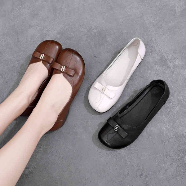 dress shoes 22 spring and autumn shallow mouth middle-aged women's shoes low heel thick mother's single leather soft sole large ul, Black
dress shoes 22 spring and autumn shallow mouth middle-aged women's shoes low heel thick mother's single leather soft sole large ul, Black