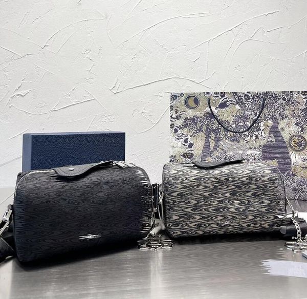 pillow designer shoulder bag women men canvas handbags tote crossbody classic letter print lady high capacity bag travel circular purses
pillow designer shoulder bag women men canvas handbags tote crossbody classic letter print lady high capacity bag travel circular purses
