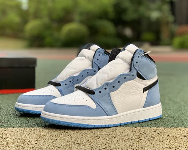 basketball shoes 1s jumpman 1 high og university blue mens womens white black-blue outdoor luxurys designers chaussures sports
basketball shoes 1s jumpman 1 high og university blue mens womens white black-blue outdoor luxurys designers chaussures sports