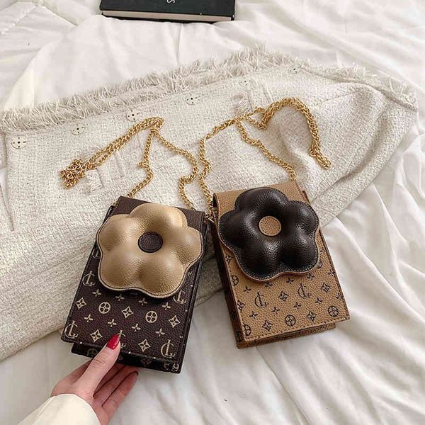 2022 factory wholesale new women's spring and summer women's flower chain messenger foreign style letter mobile phone bag contrast
2022 factory wholesale new women's spring and summer women's flower chain messenger foreign style letter mobile phone bag contrast