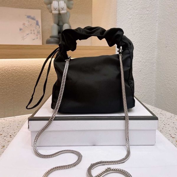 2022 multicolor classic luxury fashion designer shoulder bags wholesale women bags lovely mini nylon bag leisure bag style han
2022 multicolor classic luxury fashion designer shoulder bags wholesale women bags lovely mini nylon bag leisure bag style han