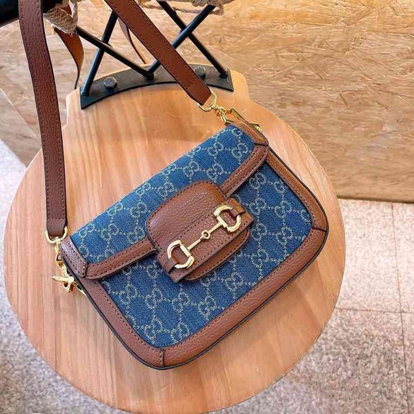 designers two shoulder straps 5 horses in the 2021 early spring series amazing, this handbag has been luxury bags, Black;red
designers two shoulder straps 5 horses in the 2021 early spring series amazing, this handbag has been luxury bags, Black;red