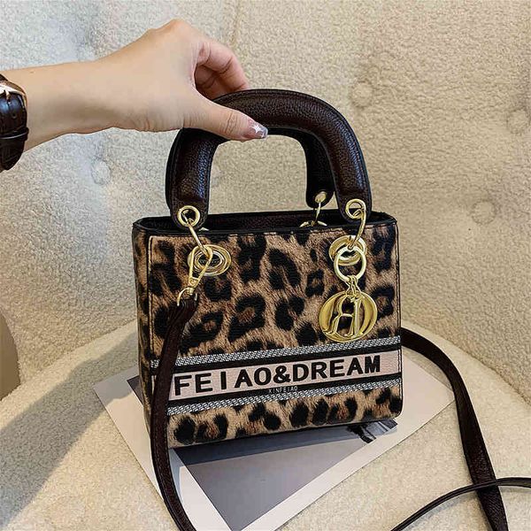 2022 luxury bags french minority leopard print small square bag women's autumn and messenger bag
2022 luxury bags french minority leopard print small square bag women's autumn and messenger bag