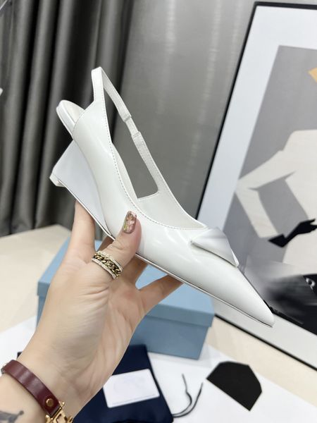 2022 brushed leather slingback pumps women sandals designer leather high heels outdoor shoe party wedding shoes, Black
2022 brushed leather slingback pumps women sandals designer leather high heels outdoor shoe party wedding shoes, Black