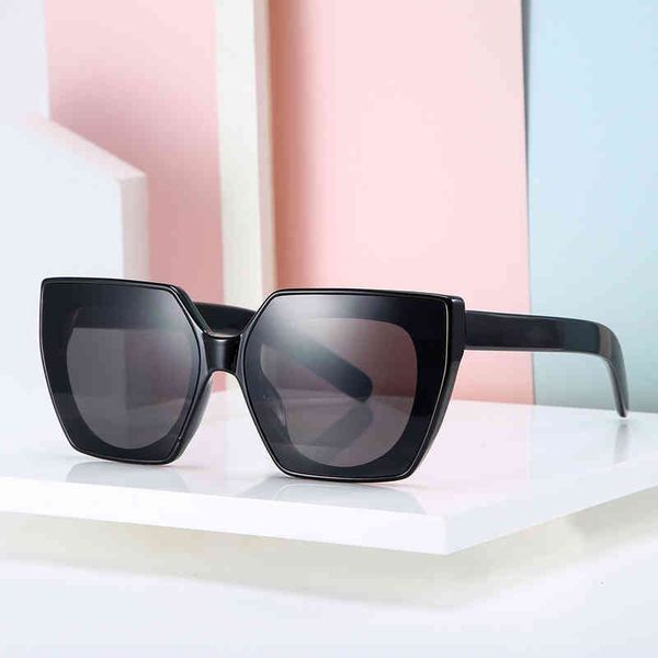 2140 square large frame sunglass women's 2021 new trend glass personalized men's and women's street shooting sunglass, White;black
2140 square large frame sunglass women's 2021 new trend glass personalized men's and women's street shooting sunglass, White;black