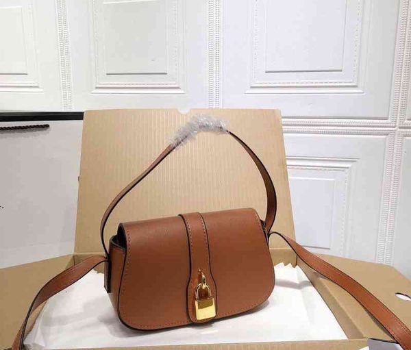 c family new saddle single shoulder underarm portable 2022 luxury brand fashion design versatile ladies bags
c family new saddle single shoulder underarm portable 2022 luxury brand fashion design versatile ladies bags