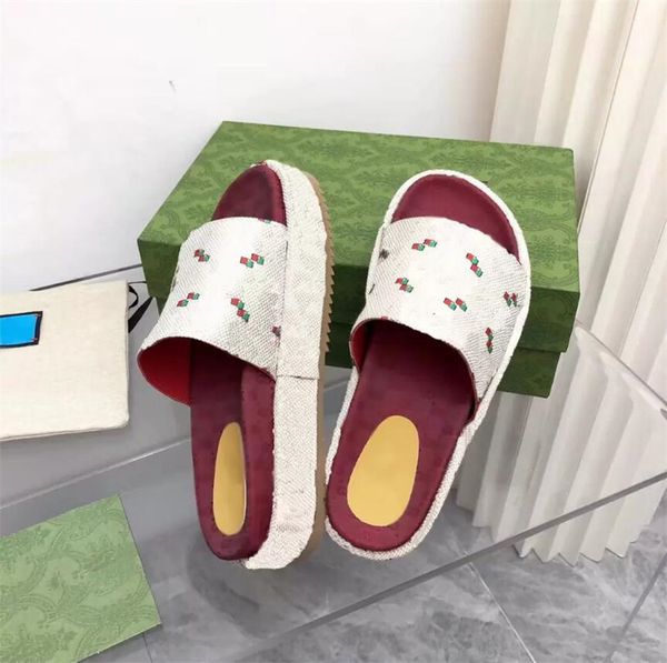 2022 new designer fashion women sandals slippers flip flops luxury flat thick bottom embroidery printed jelly rubber leather lady dress shoe, Black 
2022 new designer fashion women sandals slippers flip flops luxury flat thick bottom embroidery printed jelly rubber leather lady dress shoe, Black