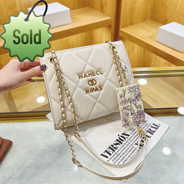 2022 new high texture large capacity lattice chain women's fashion solid color shoulder messenger ladies designer bag handbag
2022 new high texture large capacity lattice chain women's fashion solid color shoulder messenger ladies designer bag handbag