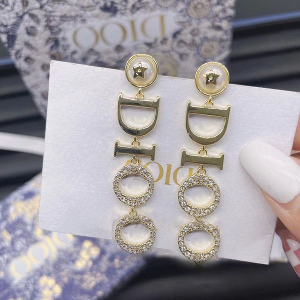 factory retail and wholesale d family's new gold letter earrings with diamond, Golden
factory retail and wholesale d family's new gold letter earrings with diamond, Golden