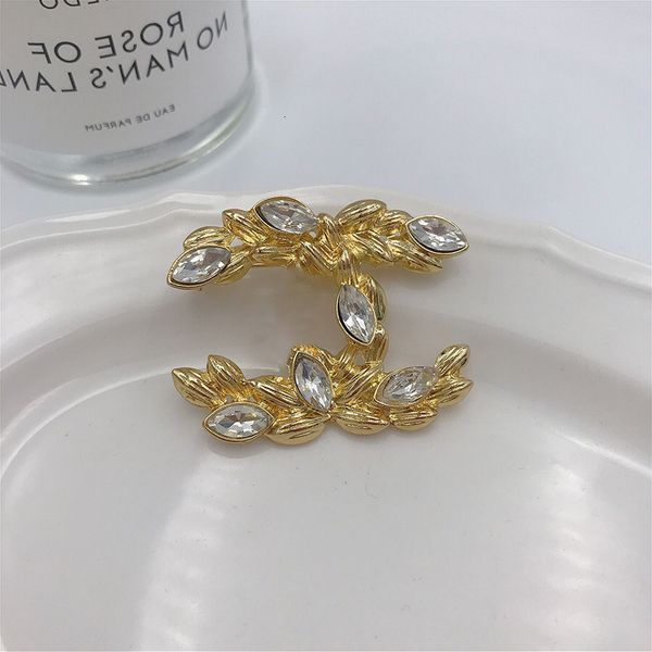 factory retail and wholesale luxurious ear of wheat with diamond letter c brooch women's gold court style luxury pin drs, Gray
factory retail and wholesale luxurious ear of wheat with diamond letter c brooch women's gold court style luxury pin drs, Gray