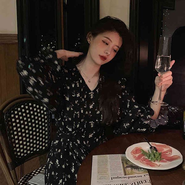 casual dresses 2022 spring style french temperament floral dress women's foreign v-neck chiffon long sleeve bottomed skirt hncs, Black;gray
casual dresses 2022 spring style french temperament floral dress women's foreign v-neck chiffon long sleeve bottomed skirt hncs, Black;gray