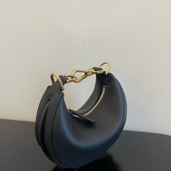 2022 luxuries desinger bags half moon mini clutch bag leather handbag metal big letter design women metal chain purse
2022 luxuries desinger bags half moon mini clutch bag leather handbag metal big letter design women metal chain purse