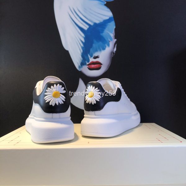 dress shoes small white shoes women's high-rise thick soled muffin men's leather couple board flower casual, Black
dress shoes small white shoes women's high-rise thick soled muffin men's leather couple board flower casual, Black