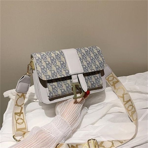 advanced sense of foreign style women new texture broadband single messenger fashionable and versatile small square clearance outlet sale
advanced sense of foreign style women new texture broadband single messenger fashionable and versatile small square clearance outlet sale