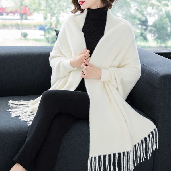 shawl s 2022 autumn and winter imitation mink velvet tassel female solid color matching cheongsam versatile cloak sleeved scarf, Blue;gray
shawl s 2022 autumn and winter imitation mink velvet tassel female solid color matching cheongsam versatile cloak sleeved scarf, Blue;gray