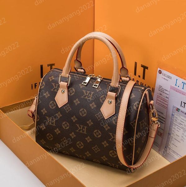 designer women messenger travel bag classic style fashion bags shoulder bags lady totes handbags speedy 30 cm with key lock
designer women messenger travel bag classic style fashion bags shoulder bags lady totes handbags speedy 30 cm with key lock