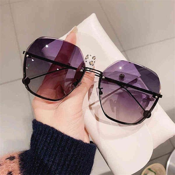 2022 semi trim women sunglasses trendy sun glasses female designer eyeglasses eyewear uv400, White;black
2022 semi trim women sunglasses trendy sun glasses female designer eyeglasses eyewear uv400, White;black