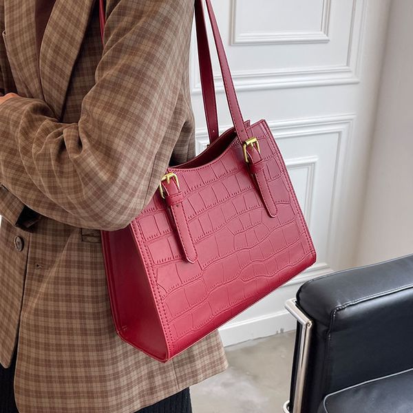 bag women's leather new underarm large capacity tote versatile texture shoulder handbag designer fashion casual handbags
bag women's leather new underarm large capacity tote versatile texture shoulder handbag designer fashion casual handbags