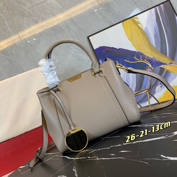 snake head shoulder bag two layer designer handbag 26cm street fashion item luxury doctor bag matching mirror wallet
snake head shoulder bag two layer designer handbag 26cm street fashion item luxury doctor bag matching mirror wallet