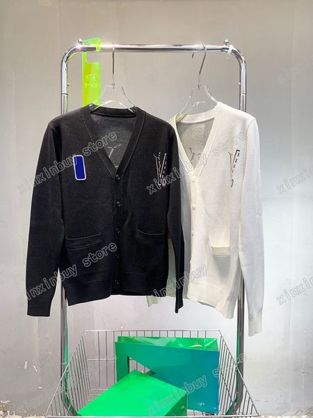 22ss mens women designers cardigan sweaters luxury basketball jacquard letter street long sleeve black white s-2xl, White;black
22ss mens women designers cardigan sweaters luxury basketball jacquard letter street long sleeve black white s-2xl, White;black