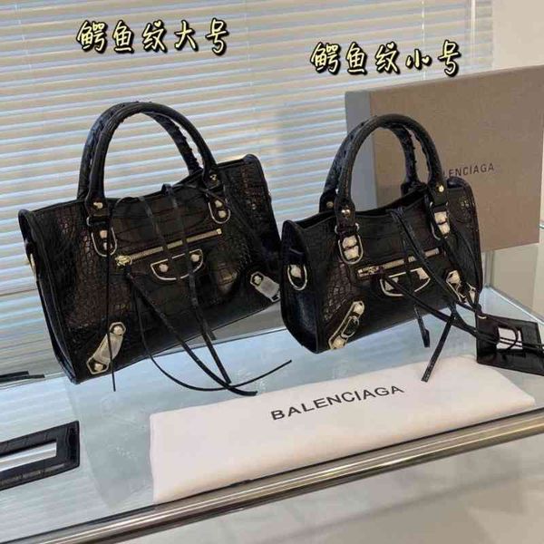 balencaigass designer handbags family motorcycle b bag mini square portable single shoulder messenger rivet solid color fashion minority lea
balencaigass designer handbags family motorcycle b bag mini square portable single shoulder messenger rivet solid color fashion minority lea