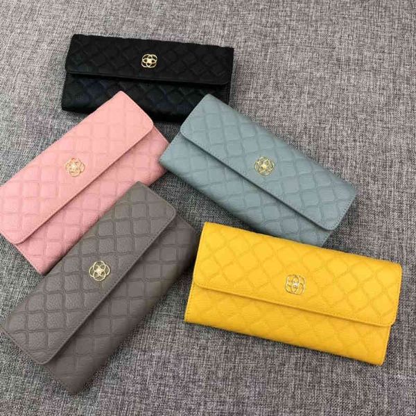 cowhide medium and long women's purse fashion lingge leather wallet simple women's wallet 220616, Red;black
cowhide medium and long women's purse fashion lingge leather wallet simple women's wallet 220616, Red;black