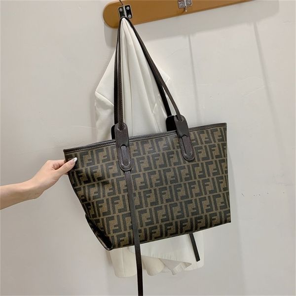 net red texture spring summer high-capacity one shoulder tote bag women's fashion child mother handbag 75% purses stores sale
net red texture spring summer high-capacity one shoulder tote bag women's fashion child mother handbag 75% purses stores sale