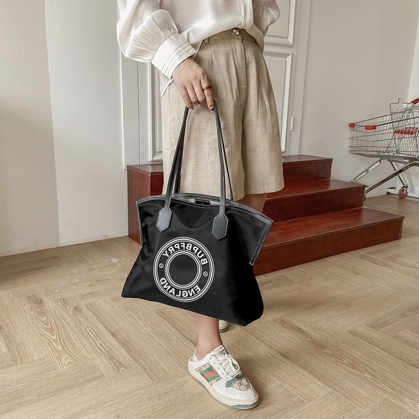 designer bags women's commuting fashion nylon tote minority design single shoulder large capacity literary canvas ins
designer bags women's commuting fashion nylon tote minority design single shoulder large capacity literary canvas ins
