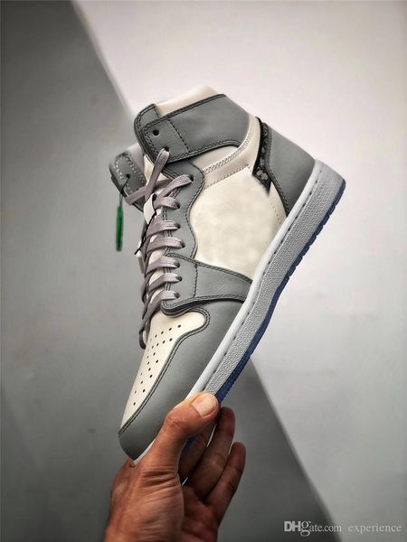 2021 authentic 1 high og low outdoor shoes men women 1s wolf grey sail pn dust white with original box with dust bag cn8607-002
2021 authentic 1 high og low outdoor shoes men women 1s wolf grey sail pn dust white with original box with dust bag cn8607-002