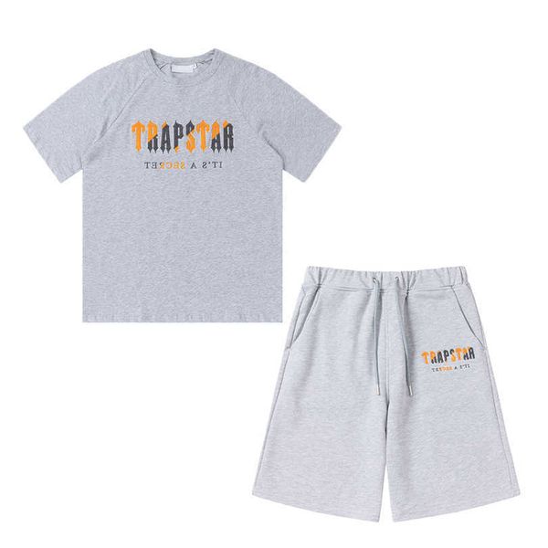 22ss trapstar new men's t shirt short sleeve outfit chenille tracksuit black cotton london streetwear sports sweat suits pants sportwea, Gray
22ss trapstar new men's t shirt short sleeve outfit chenille tracksuit black cotton london streetwear sports sweat suits pants sportwea, Gray