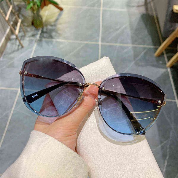 rimless clip oval sun glasses for women luxury oversized retro vintage designer women sunglasses car driving outside shades, White;black
rimless clip oval sun glasses for women luxury oversized retro vintage designer women sunglasses car driving outside shades, White;black