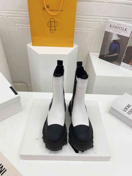 boots thick bottomed short boots with increased english style inside black chelsea single autumn and winter flat martin
boots thick bottomed short boots with increased english style inside black chelsea single autumn and winter flat martin