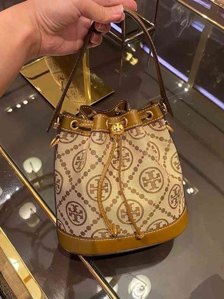designer luxury women bag tory handbag tb fashion inclined shoulder bags versatile purses tories burchs totes large capacity saddle coal wal
designer luxury women bag tory handbag tb fashion inclined shoulder bags versatile purses tories burchs totes large capacity saddle coal wal