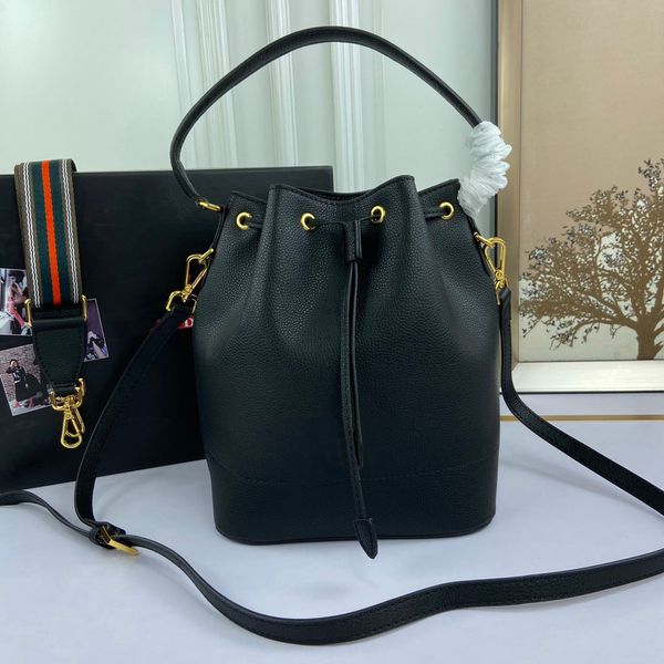 new bucket bag designer fashion handbag lady wallet lychee grain genuine leather black pocket womens luxury shoulder bags tote
new bucket bag designer fashion handbag lady wallet lychee grain genuine leather black pocket womens luxury shoulder bags tote