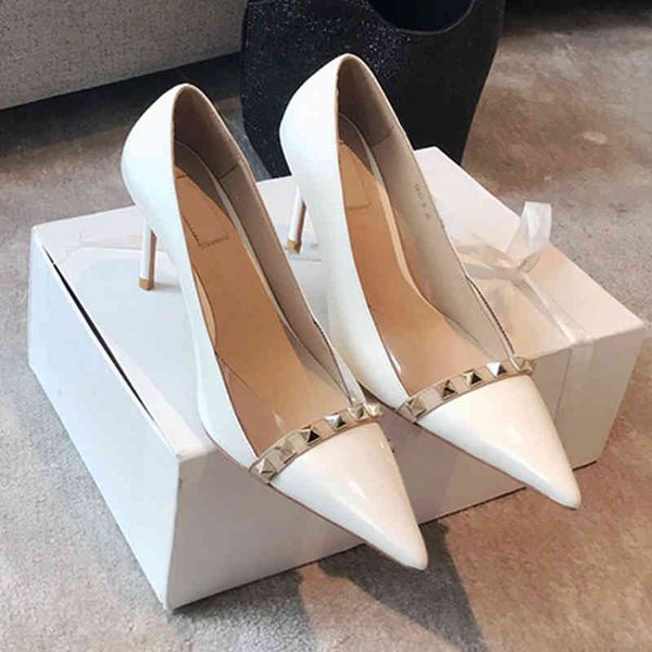 sandals autumn pointed willow nail lacquer leather transparent rubber thin heel versatile high heels shallow mouth casual women's singl, Black
sandals autumn pointed willow nail lacquer leather transparent rubber thin heel versatile high heels shallow mouth casual women's singl, Black