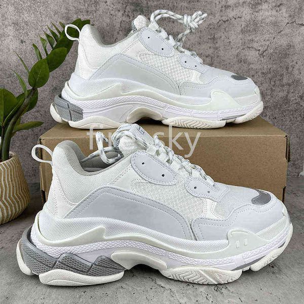 2022 paris triple s casual shoes mens womens black white gym red grey platform lovers trainer sneakers 35-45
2022 paris triple s casual shoes mens womens black white gym red grey platform lovers trainer sneakers 35-45