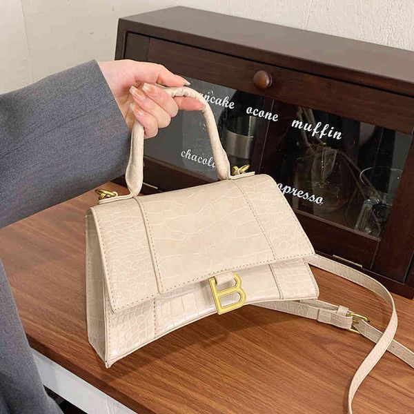 handbags 2022 new one shoulder female hourglass crocodile pattern style stick texture small fragrance hand-held messenger
handbags 2022 new one shoulder female hourglass crocodile pattern style stick texture small fragrance hand-held messenger