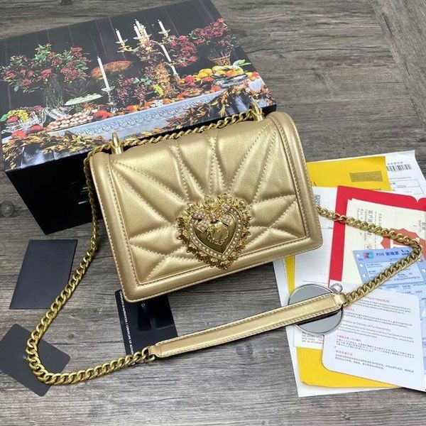shoulder crossbody bag messenger purse handbags lady chain bags fashion real leather love flip over inlaid pearl decoration
shoulder crossbody bag messenger purse handbags lady chain bags fashion real leather love flip over inlaid pearl decoration