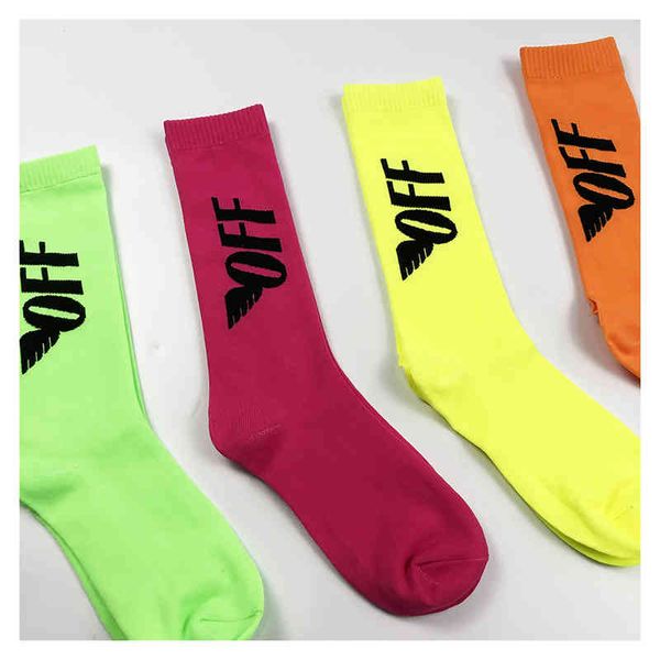 3 pairs of letter wings tube men women street socks 2022 br trend fashion design men's and women's same t-shirt, White;black
3 pairs of letter wings tube men women street socks 2022 br trend fashion design men's and women's same t-shirt, White;black