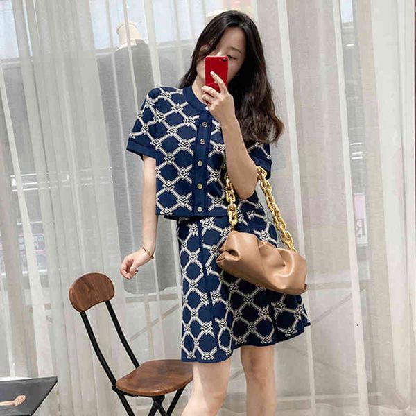 women's two piece pants french s letter jacquard knitting style small fragrance short cardigan + a-line skirt fashion suit, White
women's two piece pants french s letter jacquard knitting style small fragrance short cardigan + a-line skirt fashion suit, White