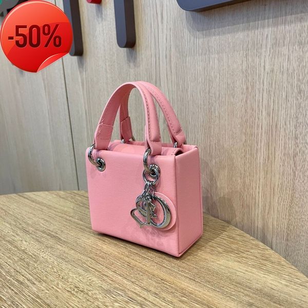 luxury designerbag female 2022 summer new fashion versatile princess of wales advanced texture sweet temperament portable messenger bag
luxury designerbag female 2022 summer new fashion versatile princess of wales advanced texture sweet temperament portable messenger bag