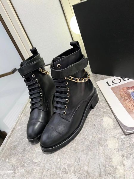 the all-new fall/winter 2022 martin boots are paired with a detachable classic double-chain belt trend, Black
the all-new fall/winter 2022 martin boots are paired with a detachable classic double-chain belt trend, Black