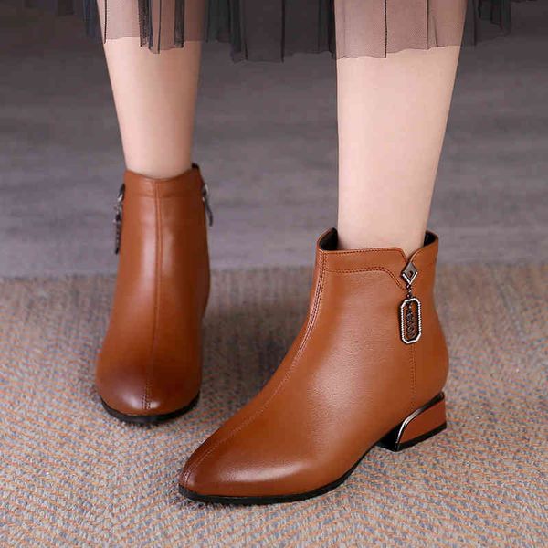 slippers thick heel short boots female winter cow leather shoes mother soft spring and autumn single middle jd51, Black 
slippers thick heel short boots female winter cow leather shoes mother soft spring and autumn single middle jd51, Black