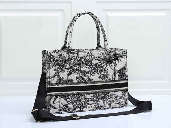 2022 luxury brand classic wholesale fashion women designers bags canvas screen print 36cm black letter handbags design shoulder bags lady pu 
2022 luxury brand classic wholesale fashion women designers bags canvas screen print 36cm black letter handbags design shoulder bags lady pu