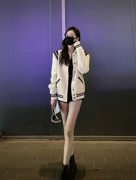 716 2022 autumn brand same style coat crew neck wool long sleeve fashion womens white clothes meiwuzhi, Black;brown
716 2022 autumn brand same style coat crew neck wool long sleeve fashion womens white clothes meiwuzhi, Black;brown