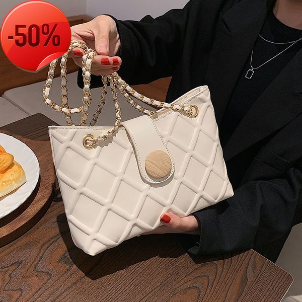 the factory directly pu leather women's 2022 summer new style with msenger diana portable bag small xiangfeng bag
the factory directly pu leather women's 2022 summer new style with msenger diana portable bag small xiangfeng bag