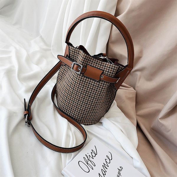 vintage brown crossbody tote bucket bags for women luxury designer handbag 2022 fashion handle evening bags messenge bag
vintage brown crossbody tote bucket bags for women luxury designer handbag 2022 fashion handle evening bags messenge bag
