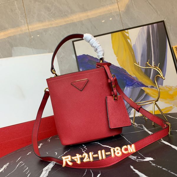 ladies handbag designer purse luxury chain strap inner compartment leather fashion classic size 21-11-18cm, Red;black
ladies handbag designer purse luxury chain strap inner compartment leather fashion classic size 21-11-18cm, Red;black