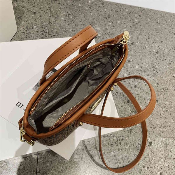 ladies fashion personality trend new brand bag wholesale shopping old single shoulder women's small square mini tote cross
ladies fashion personality trend new brand bag wholesale shopping old single shoulder women's small square mini tote cross